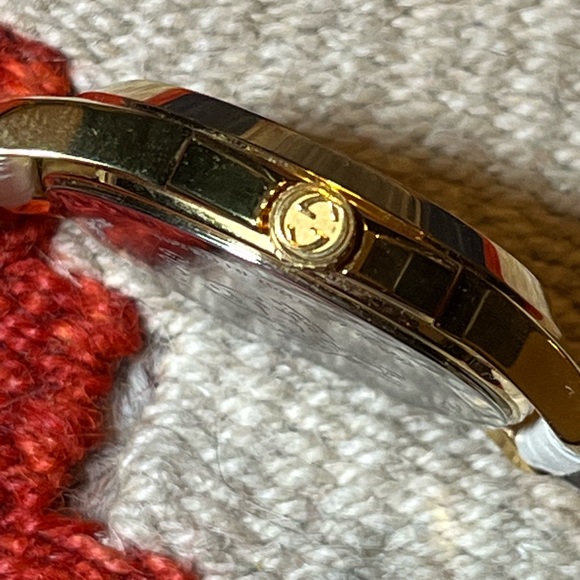 GUCCI GOLD/WHITE WATCH - Picture 6 of 9